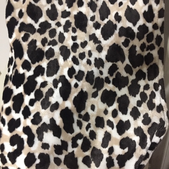 Betsey Johnson leopard print throw, NWT - Picture 6 of 9
